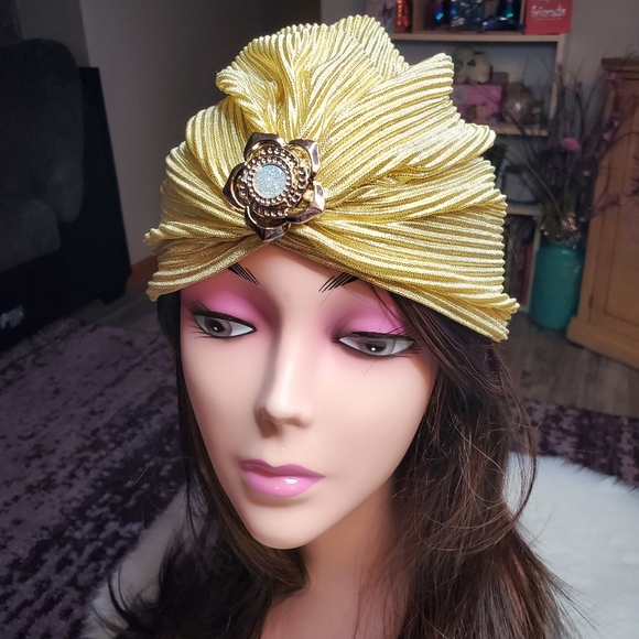 Gold shimmer irridescent broach hat - Picture 9 of 11